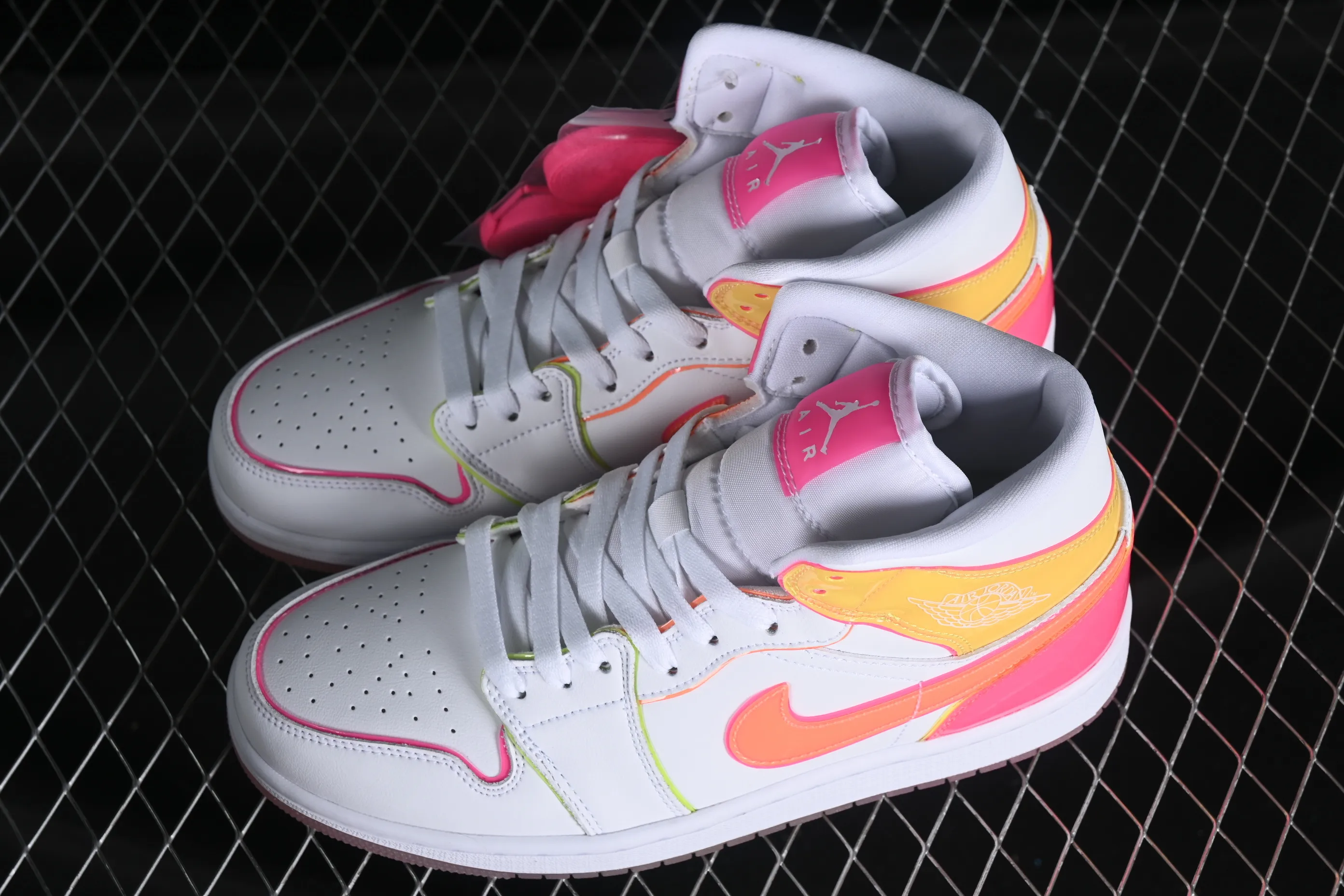 All Categories Air Jordan Jordan Series Basketball Shoes Air Jordan 1 Mid Air Jordan 1 Mid AJ1 Joe 1 Jelly Candy China Cultural Leisure Sneakers CV4611-100